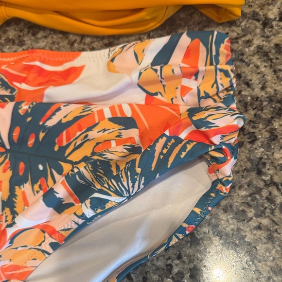 Floral and Striped Tummy Control High Waisted Women’s Swimsuits size XL - Picture 3 of 8